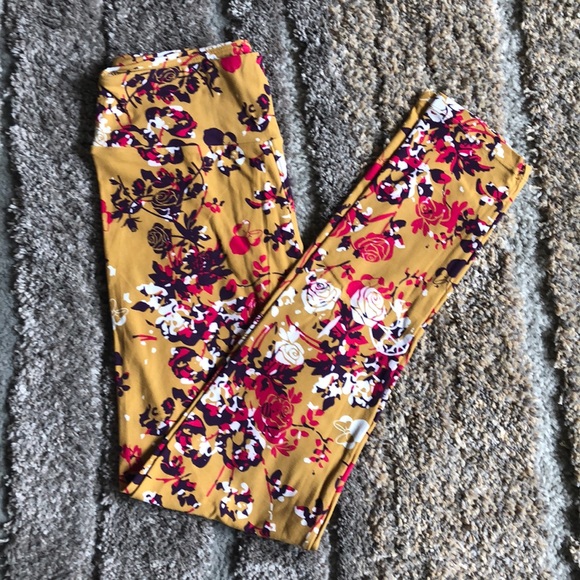 LuLaRoe Pants - NWT LuLaRoe Disney leggings